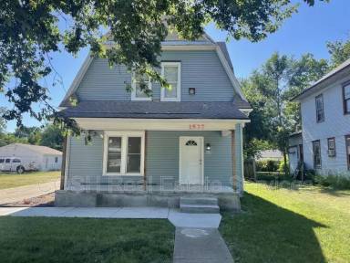 Main picture of 1537 S Water St