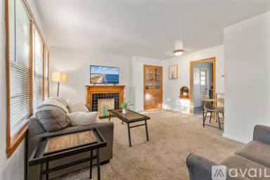 Main picture of 2108 N Hood St