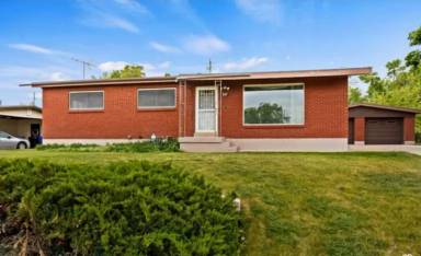 Main picture of 557 W Laker Way
