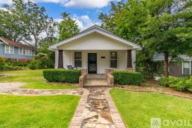 Main picture of 4905 Lee Ave