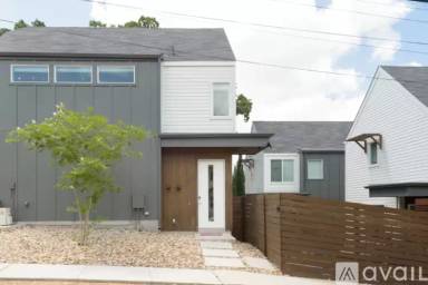 Main picture of 2403 E 13th St