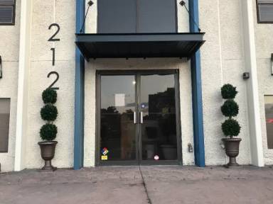 Main picture of 212 W 13th St