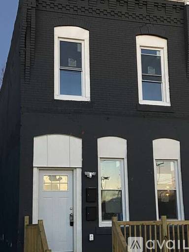 Main picture of 853 N 43rd St