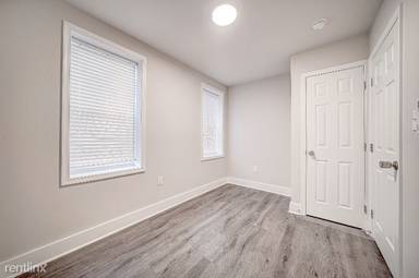 Main picture of 1355 W Silver St