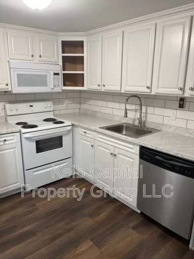Main picture of 90 Ford St