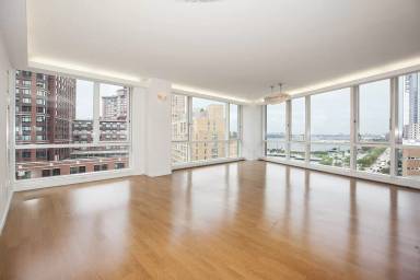Main picture of 200 Chambers Street Condiminium