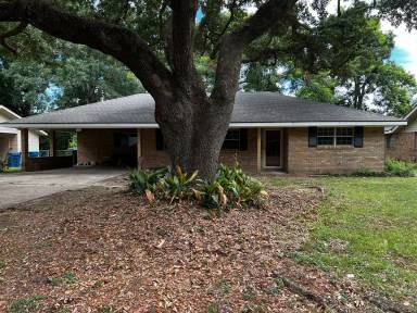 Main picture of 106 Claymore Dr