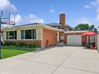 Main picture of 5669 N Kerbs Ave