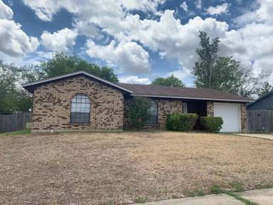 Main picture of 2808 Persimmon Dr