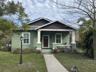 Main picture of 125 W Hollywood St