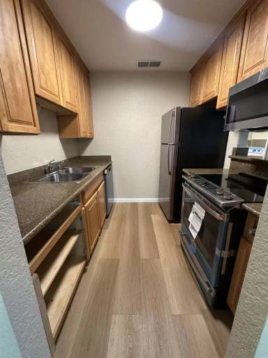 Main picture of 1250 Pioneer Ave