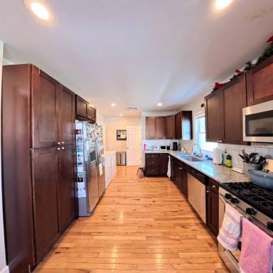Main picture of 198 Summer St
