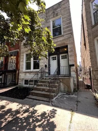 Main picture of 2531 W Walton St