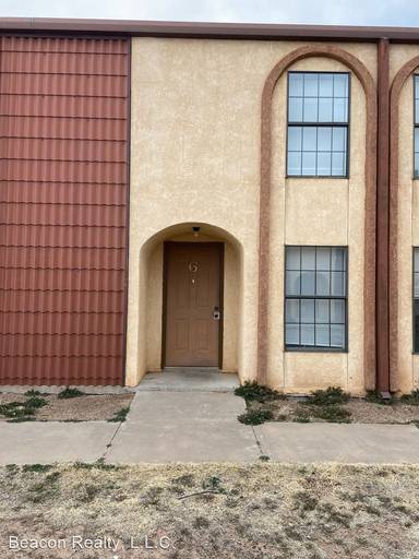 Main picture of 1608 W 15th Ln