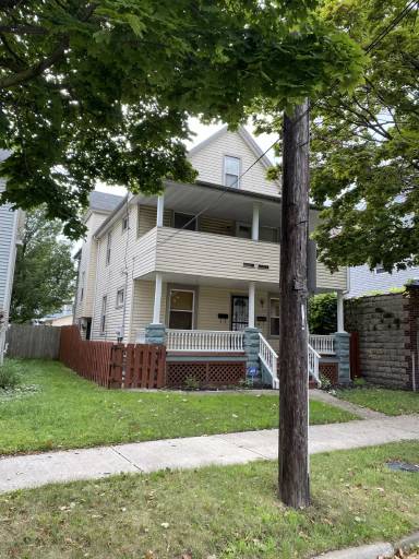 Main picture of 2160 W 33rd St