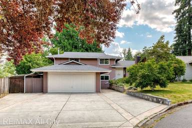 Main picture of 17027 NE 19th St