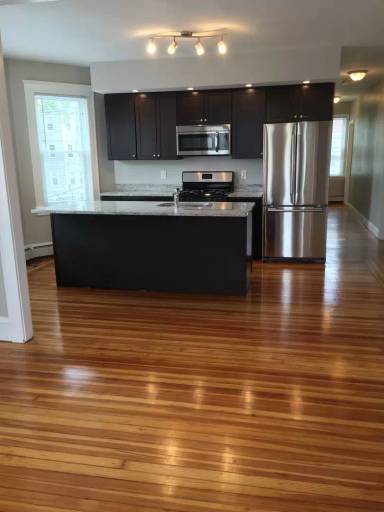 Main picture of 637 Smith St