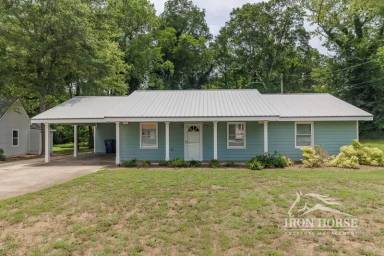 Main picture of 209 3rd Ave
