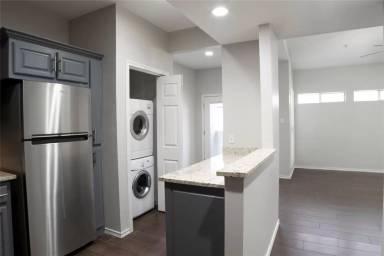 Main picture of 4104 N Hall St