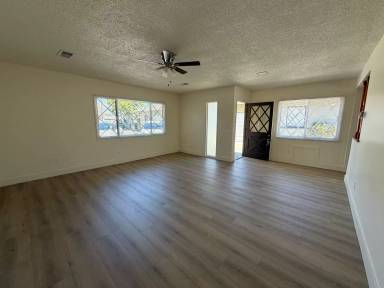 Main picture of 820 W Palmyra Ave