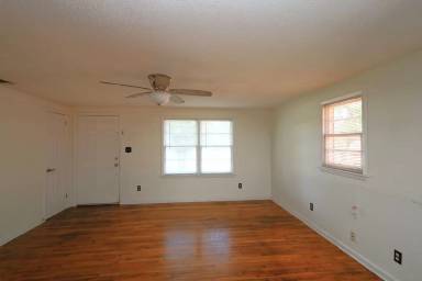 Main picture of 5023 Cedar St