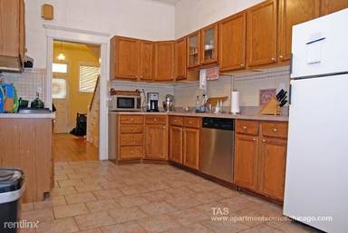 Main picture of 3523 N Marshfield Ave