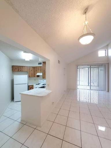 Main picture of 216 Lake Pointe Dr