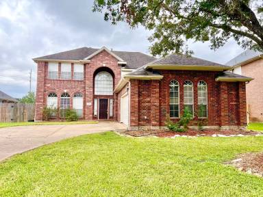 Main picture of 16735 Village View Trl