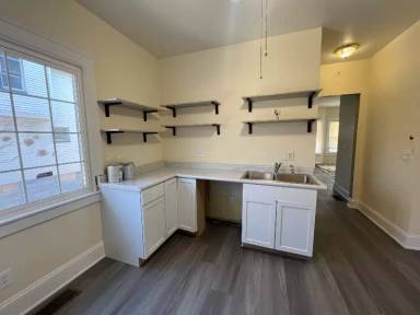 Main picture of 10713 Lee Ave