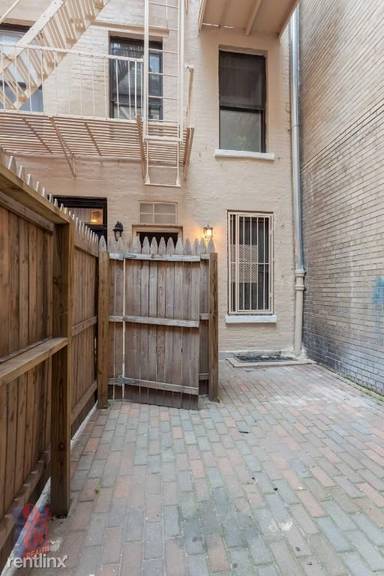 Main picture of 439 W 50th St