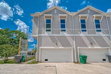 Main picture of 5610 Patrick St