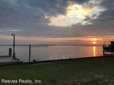 Main picture of 856 Desoto Dr