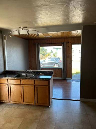 Main picture of 3503 Spring St