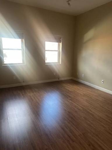 Main picture of 220 W Market St