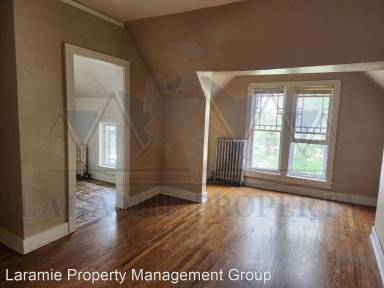 Main picture of 816 E Grand Ave