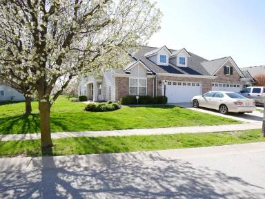 Main picture of 16841 Loch Cir