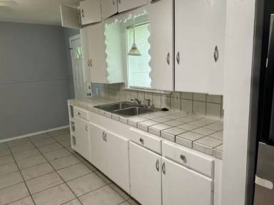 Main picture of 206 E Nelson St