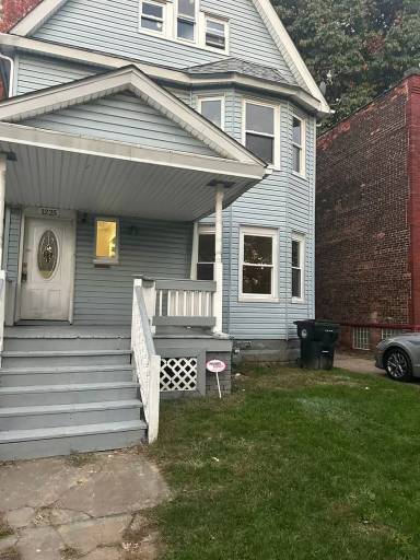 Main picture of 1225 E 113th St