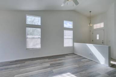 Main picture of 1920 Ivy Point Ln