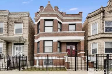 Main picture of 1948 S Trumbull Ave