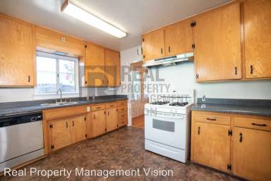 Main picture of 10624 Helendale Ave