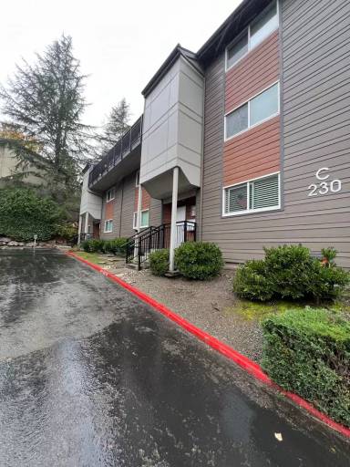 Main picture of 230 SW Clark St