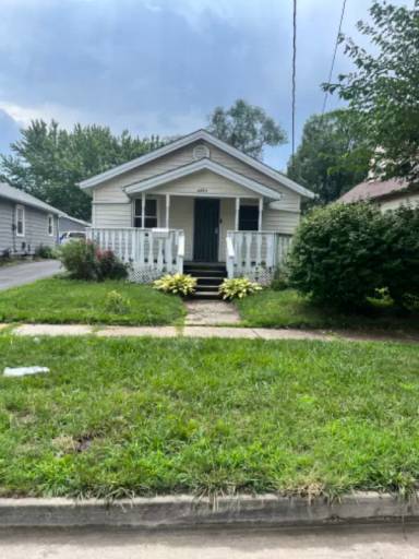 Main picture of 2337 Maple St
