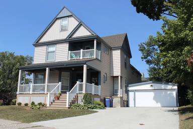 Main picture of 903 Lake Dr SE