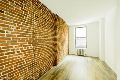 Main picture of 216 E 90th St