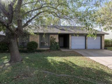 Main picture of 207 Woodmont Dr