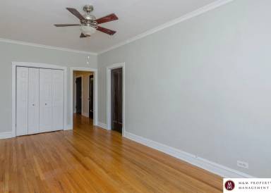 Main picture of 944-64 S Oak Park Ave