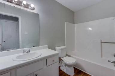 Main picture of 1910 S S St