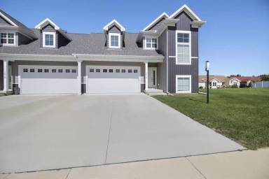 Main picture of 1616 E Lexington Dr