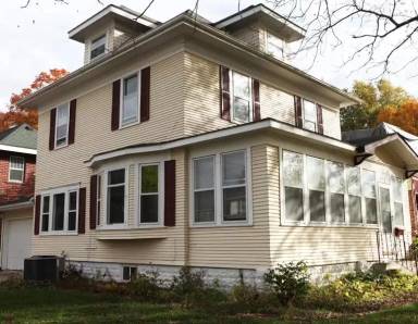 Main picture of 220 3rd Ave SW